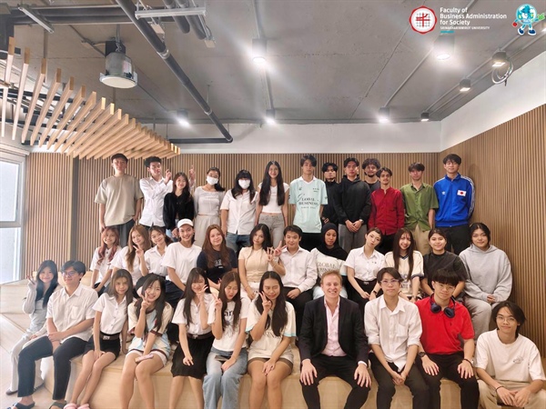 The Bachelor of Business Administration in Global Business Management (International Program) held a special lecture for first- and second-year students under the theme “Cross-Cultural Branding and Co